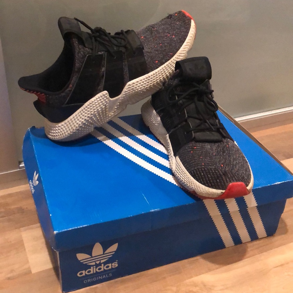 Men’s athletic shoes